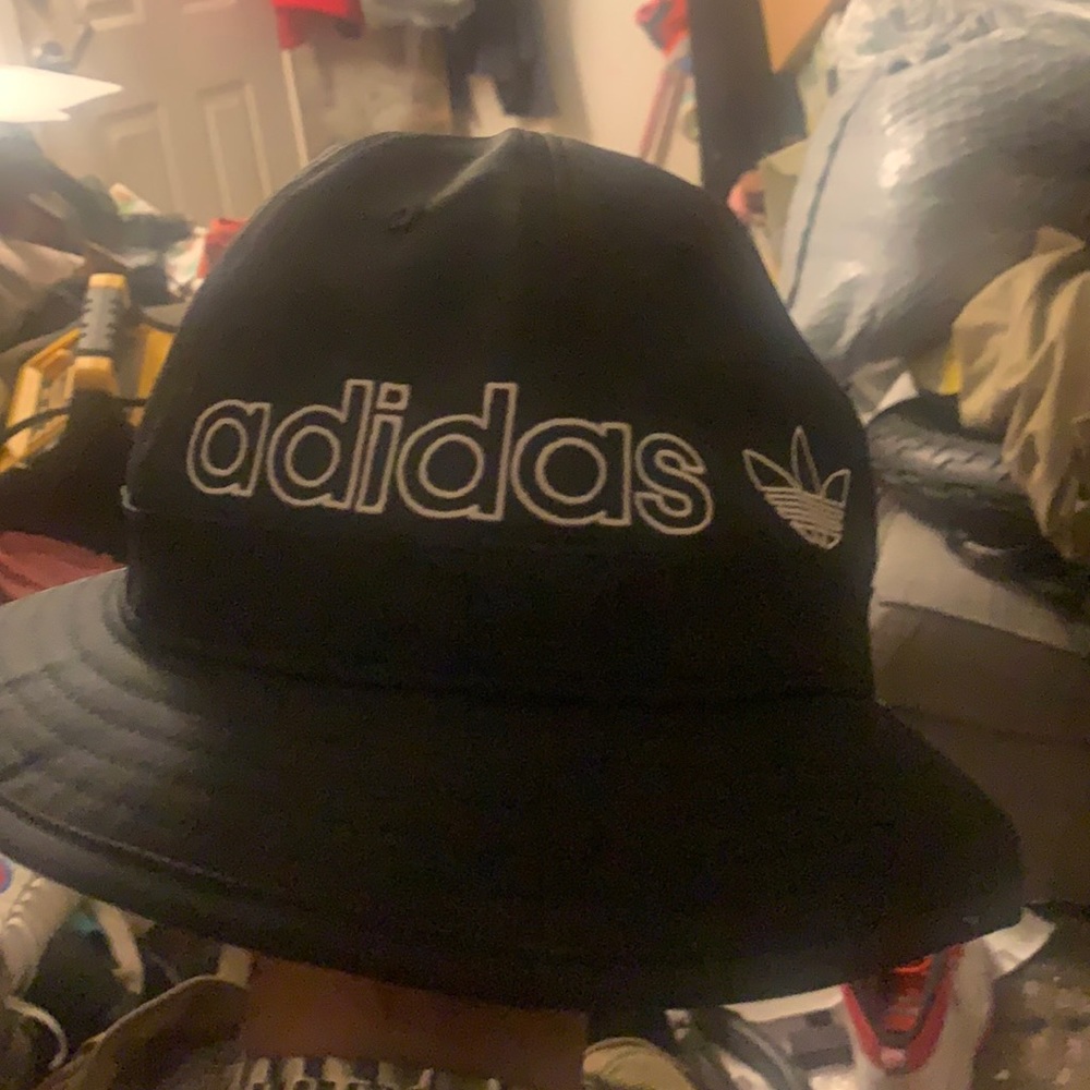 Adidas bucket hat brand new tags still on it